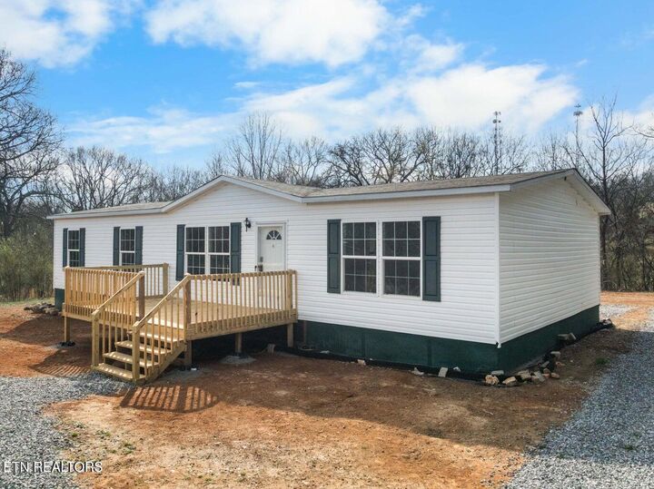Property Photo: 523 N Point Rd TN 37874