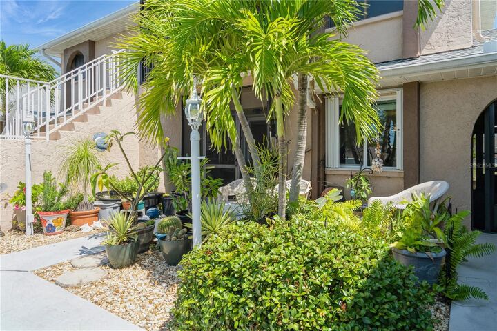 Property Photo:  527 Cape Coral Parkway W 4  FL 33914 