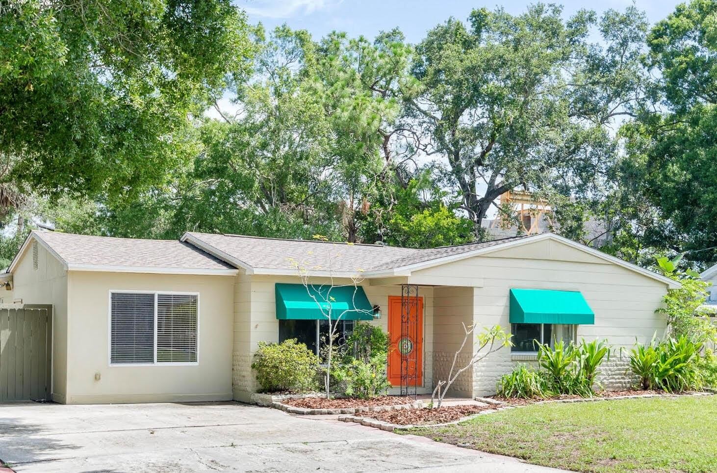 Property Photo: 4425 W Bay Villa Avenue FL 33611