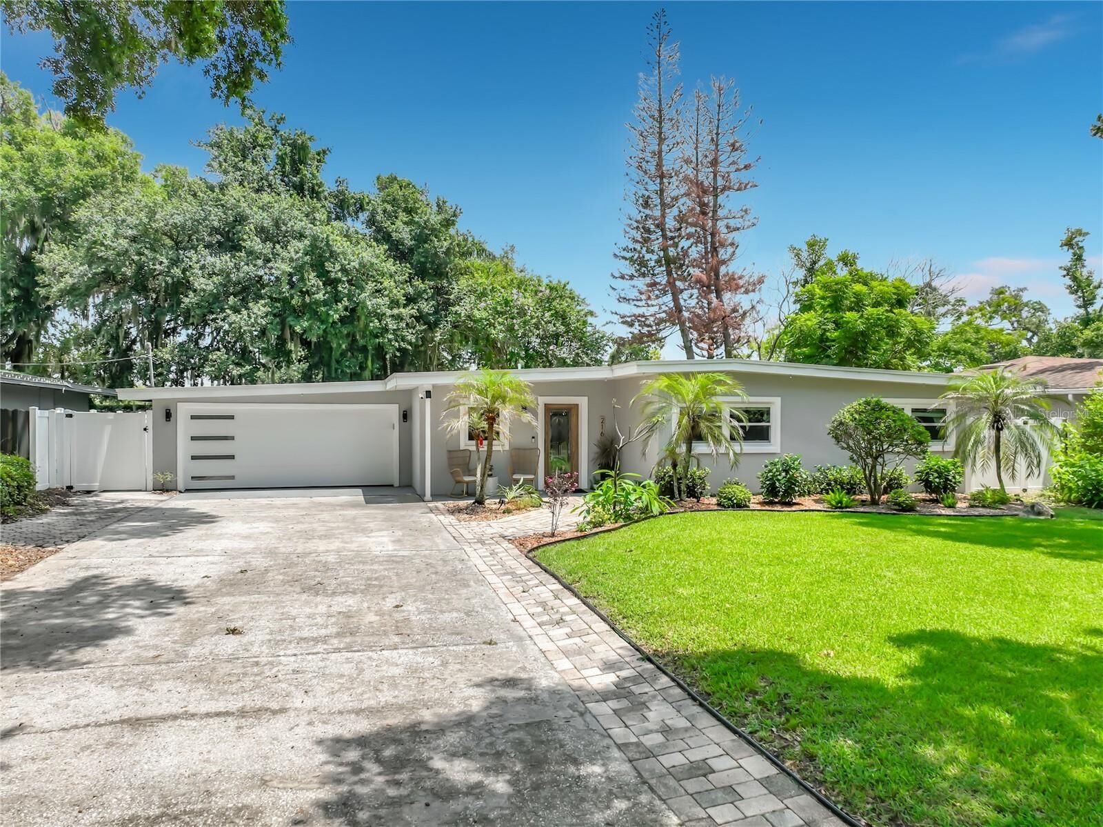 Property Photo: 216 Blossom Lane FL 32789