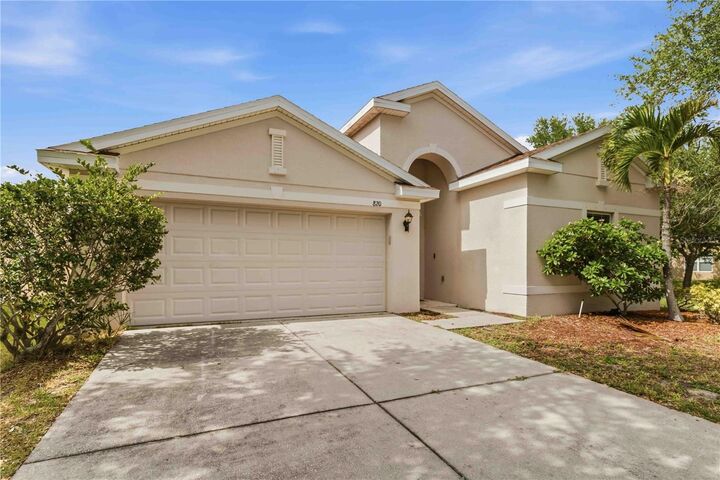 Property Photo: 820 Parker Den Drive FL 33570