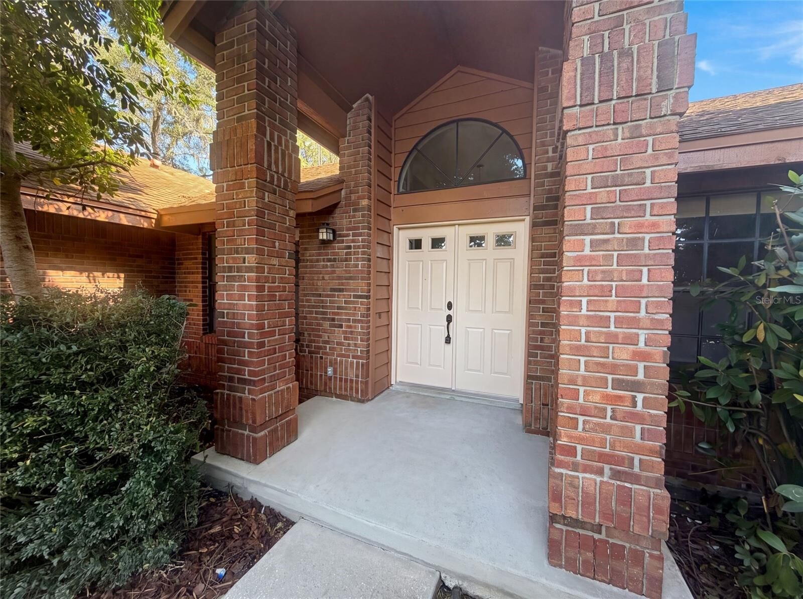 Property Photo: 332 Sprucewood Road FL 32746