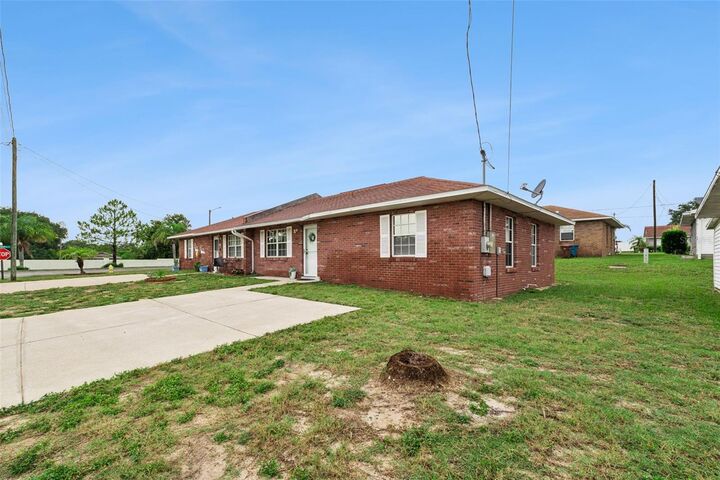 Property Photo: 1433 Thousand Roses Avenue W FL 33853