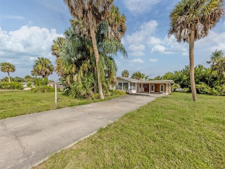 Property Photo: 730 S Venice Boulevard FL 34293