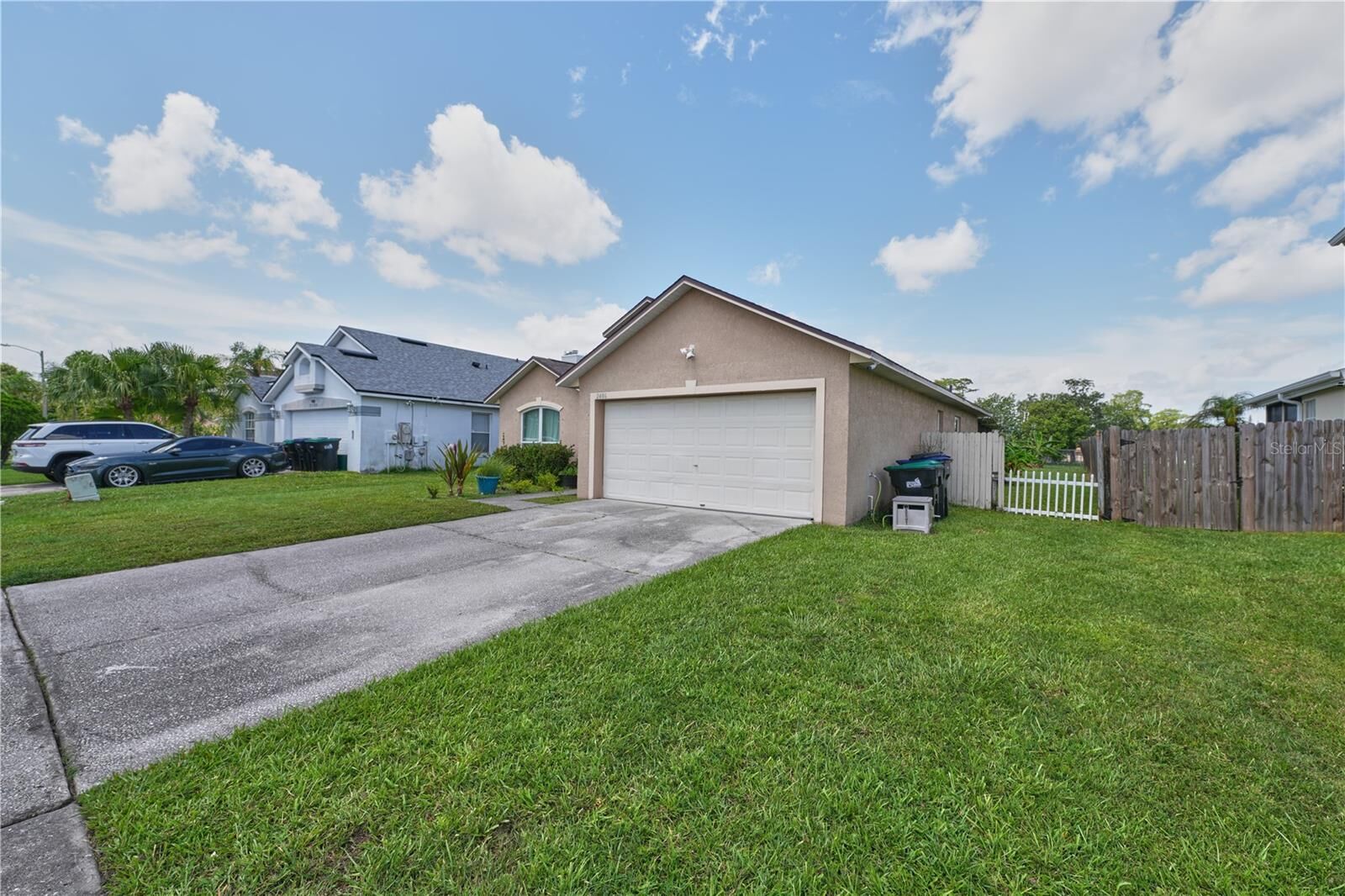 Property Photo: 2486 Island Club Way FL 32822