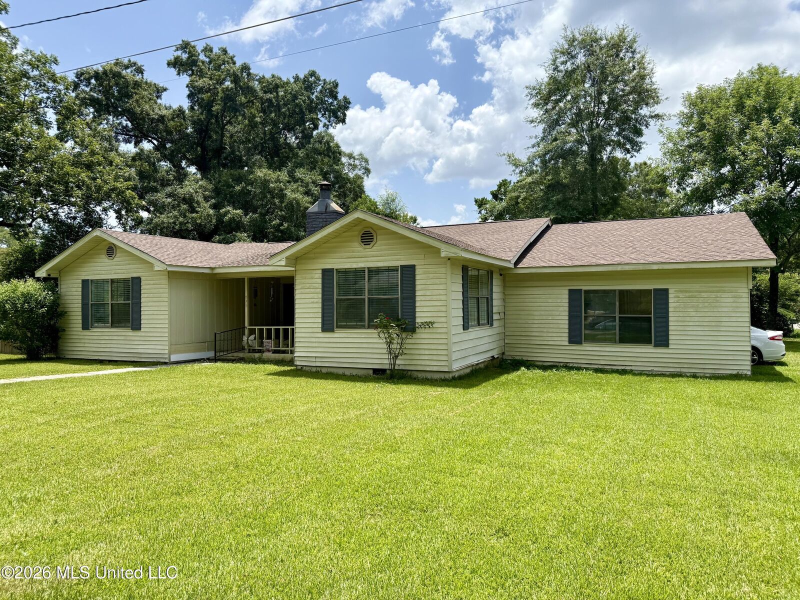 Property Photo: 530 James Avenue MS 39577