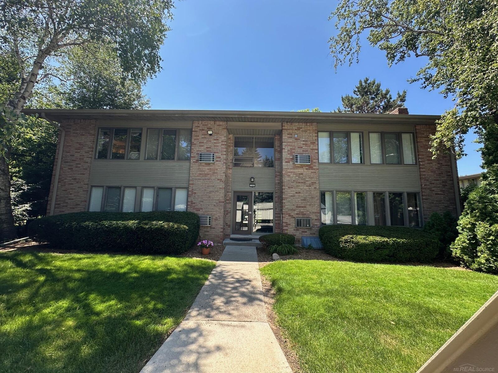 Property Photo: 340 Concord Place 3 MI 48304