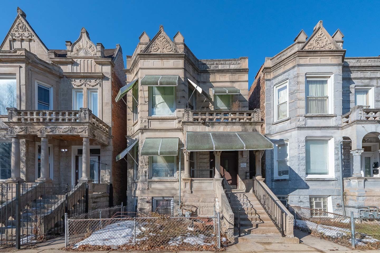 Property Photo: 1512 S Sawyer Avenue IL 60623