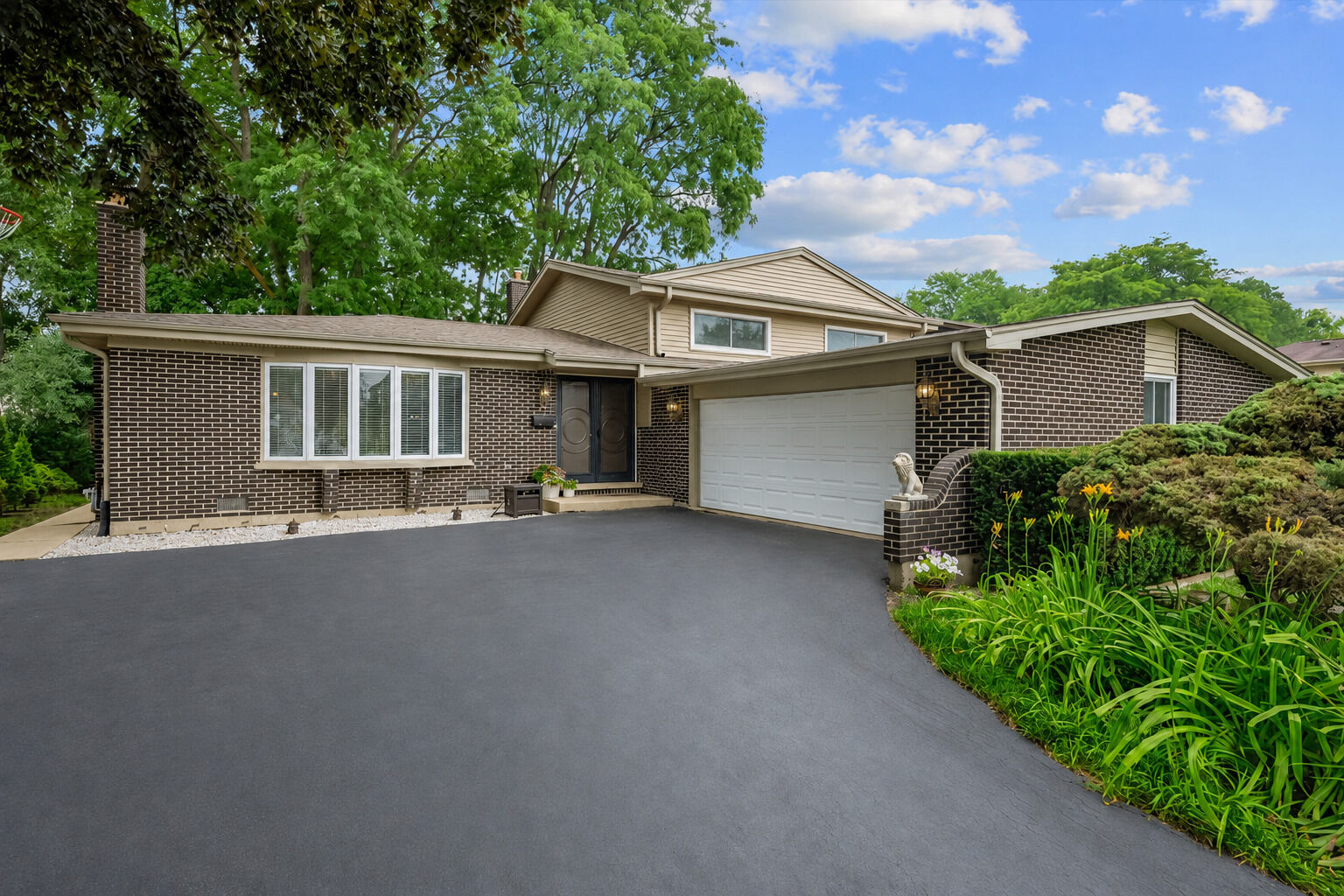 Property Photo: 2631 N Stuart Drive IL 60004