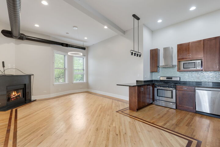 Property Photo: 5014 S King Drive 2W IL 60615