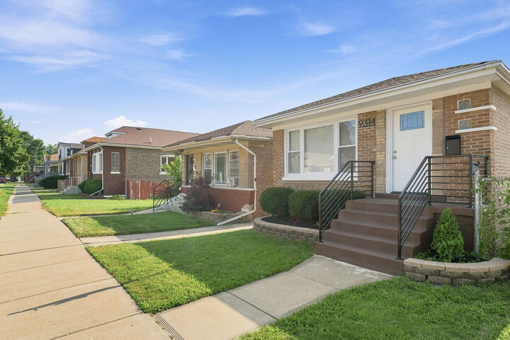 Property Photo:  9314 S Colfax Avenue  IL 60617 