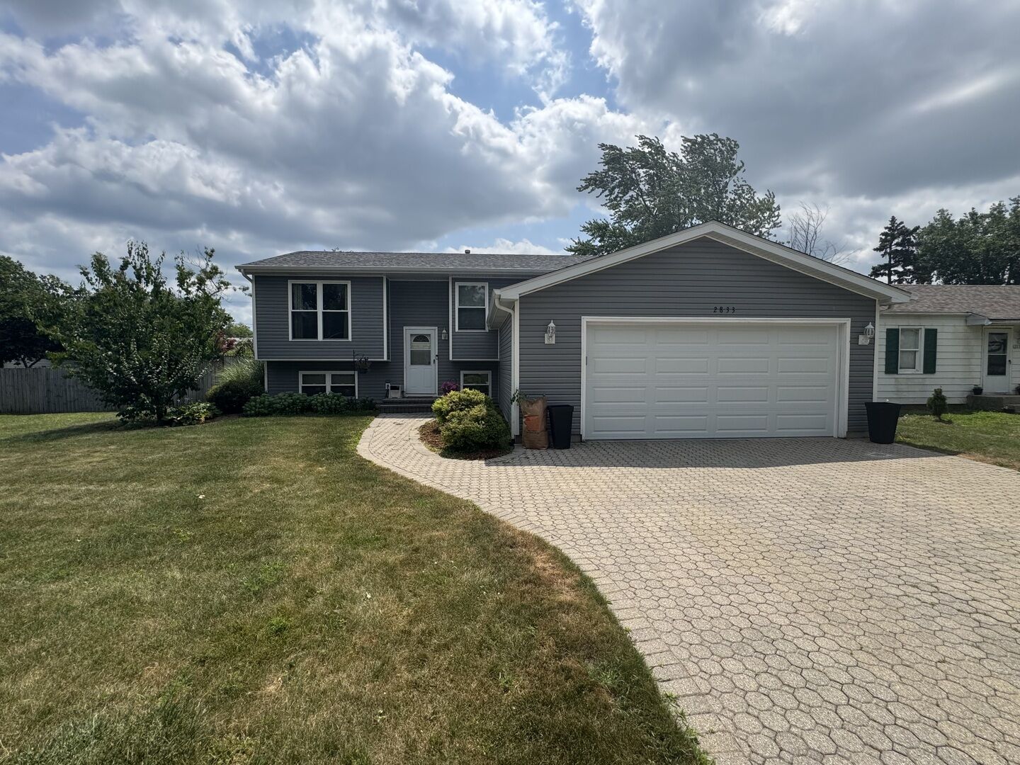 Property Photo:  2833 Apple Avenue  IL 60085 