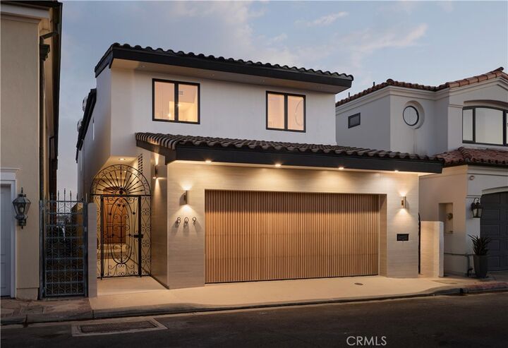 Property Photo:  809 Via Lido Soud  CA 92663 