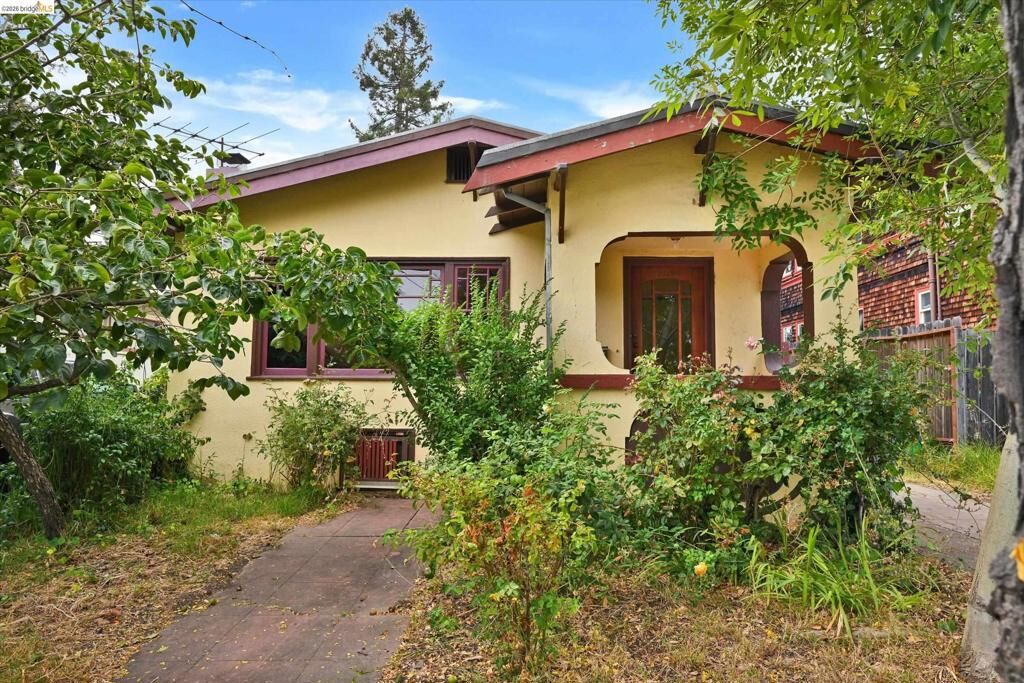 Property Photo:  2219 Derby St  CA 94705 