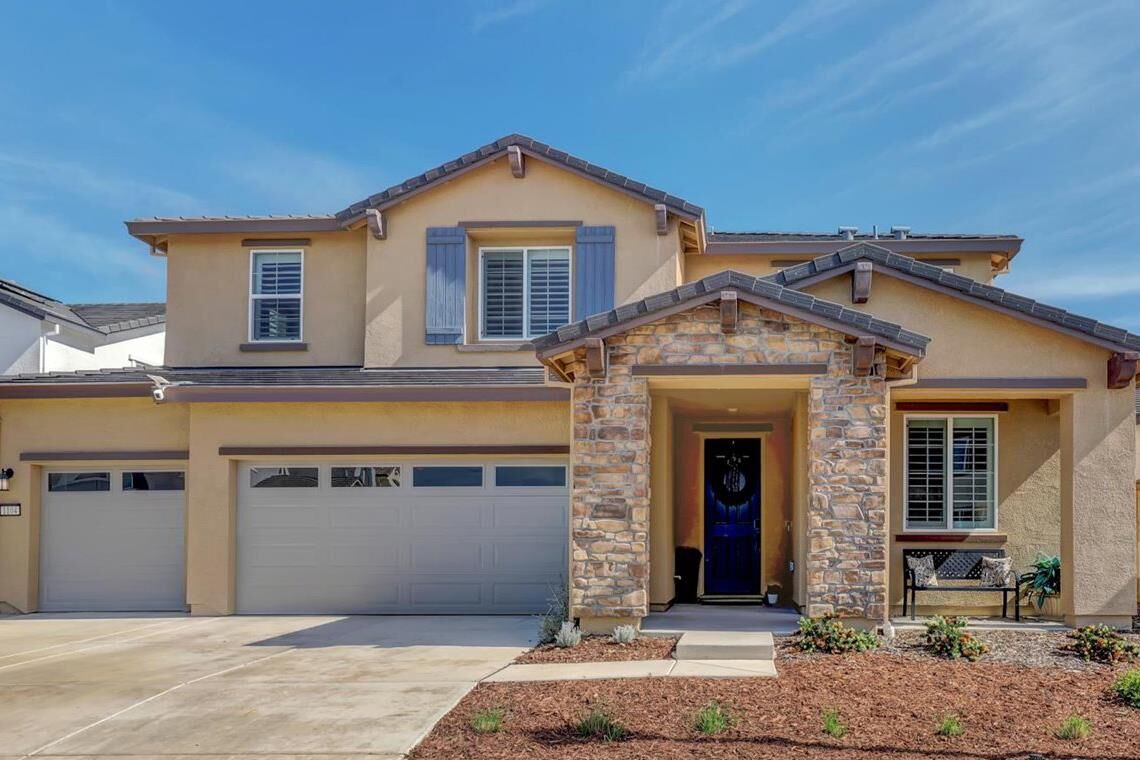 Property Photo: 1104 Shadowgate Drive CA 95747