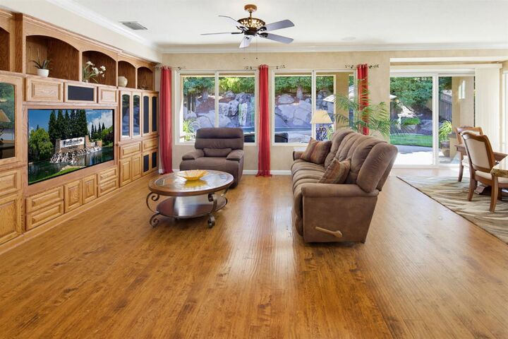 Property Photo:  1945 Laurelhurst Lane  CA 95648 