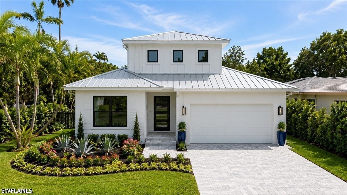 Property Photo: 3028 Woodside Avenue FL 34112
