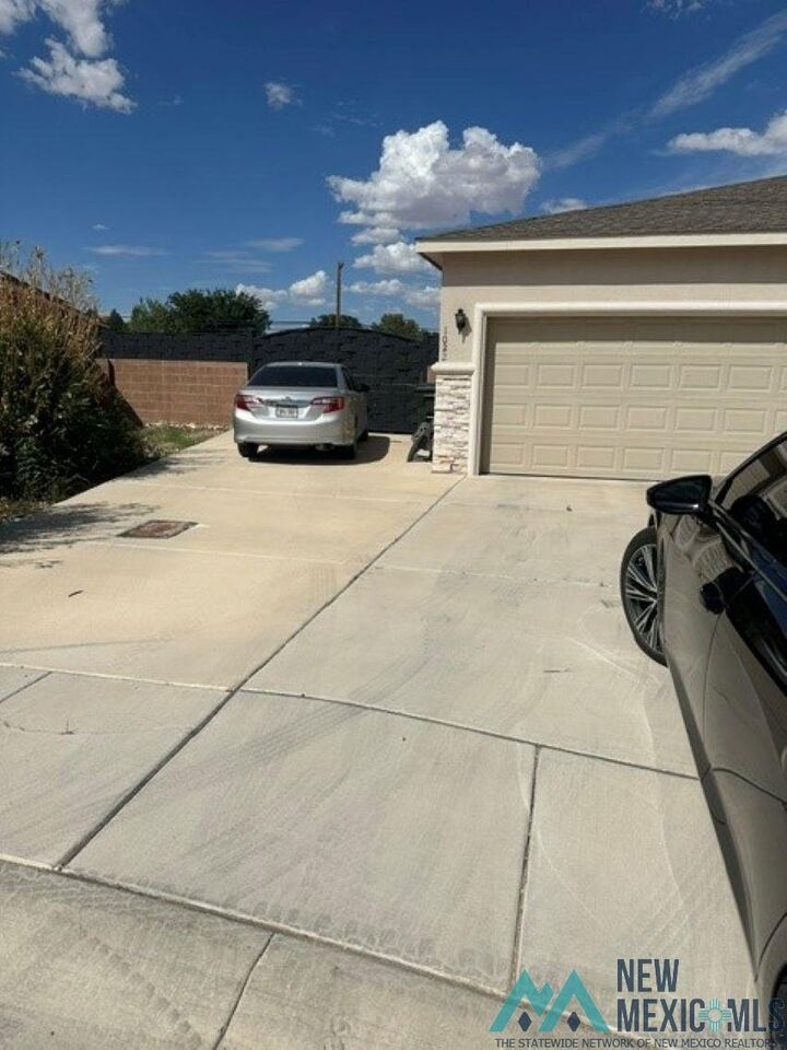 Property Photo:  1022 Chitalpa Court  NM 88220 
