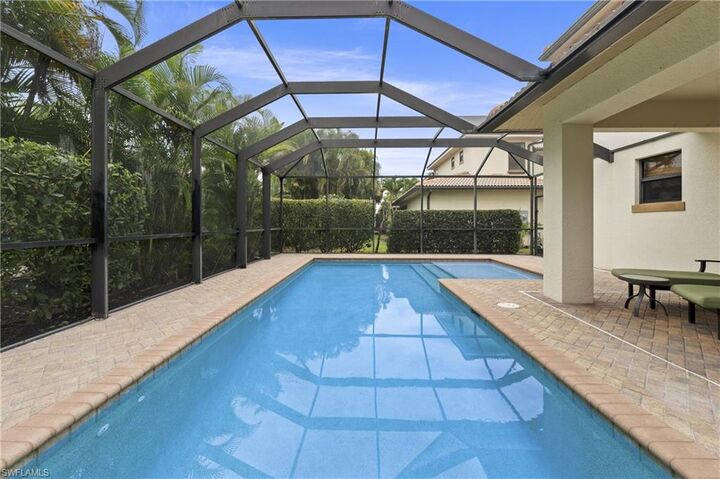 Property Photo: 1224 Manado Dr FL 34113