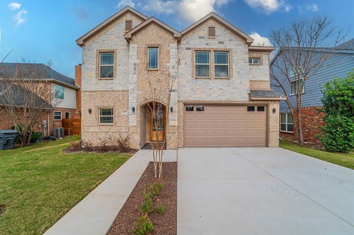 Property Photo: 8319 Deep Green Drive TX 75249