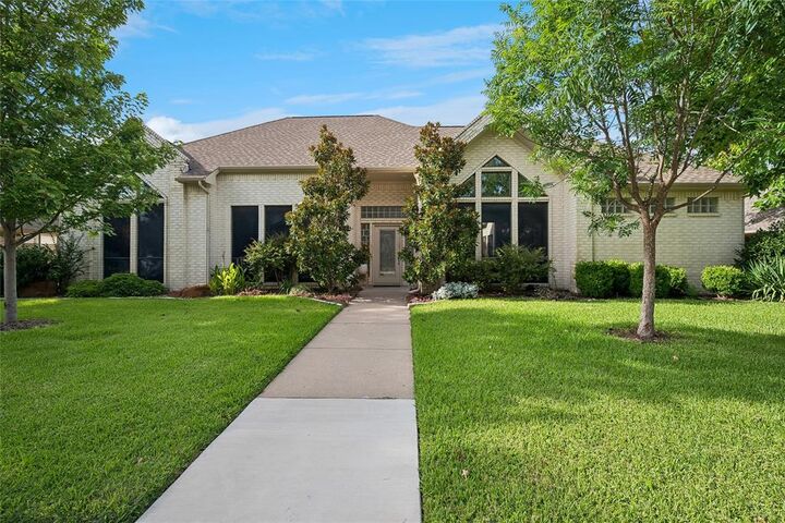 Property Photo:  328 Park Valley Drive  TX 75019 