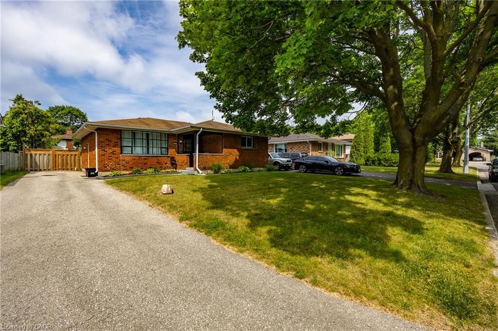 Property Photo: 53 Miller Crescent ON N3Y 4P9