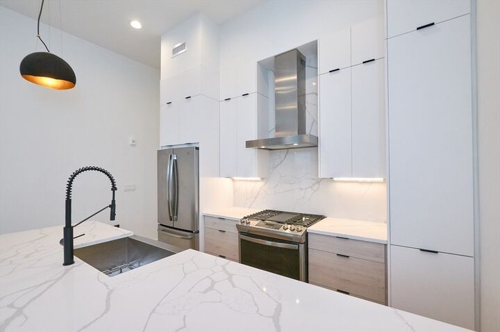 Property Photo: 360 Meridian St 5 MA 02128