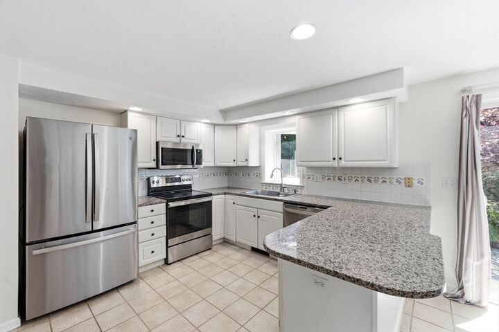 Property Photo: 41 Lamplighter Dr MA 01545