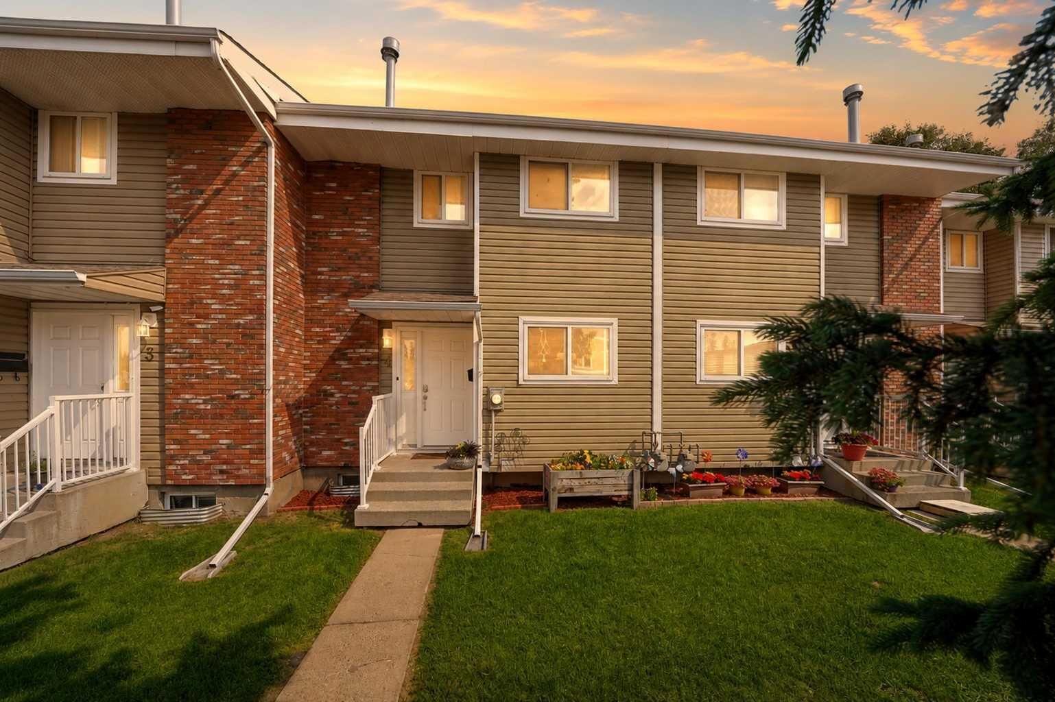 Property Photo: 5812 61 Street 4 AB T4N 6H4