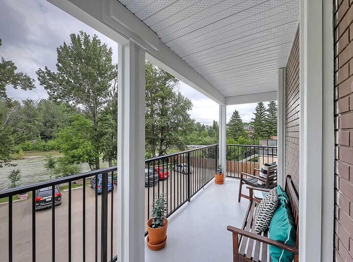 Property Photo: 112 23 Avenue SW 305 AB T2S 0J1