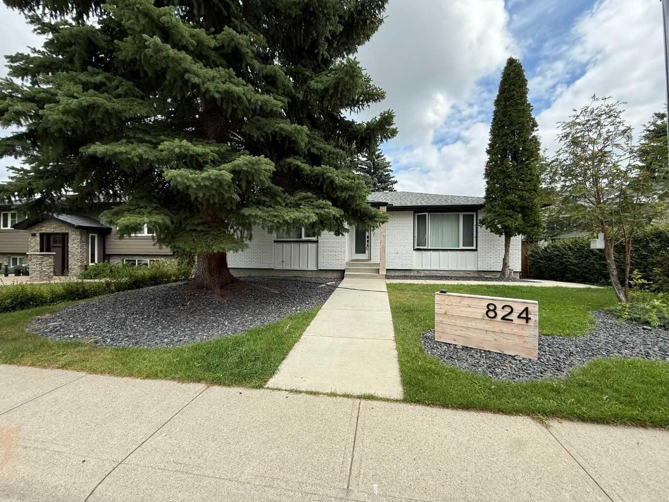 Property Photo: 824 Canna Crescent SW AB T2W 1N9