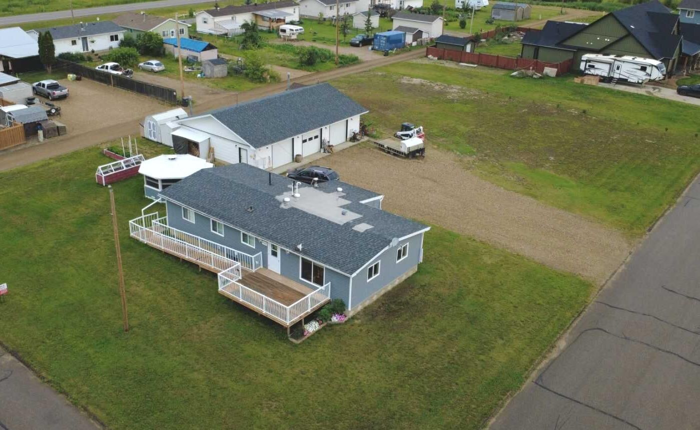 Property Photo: 908 6 Avenue AB T0H 2A0