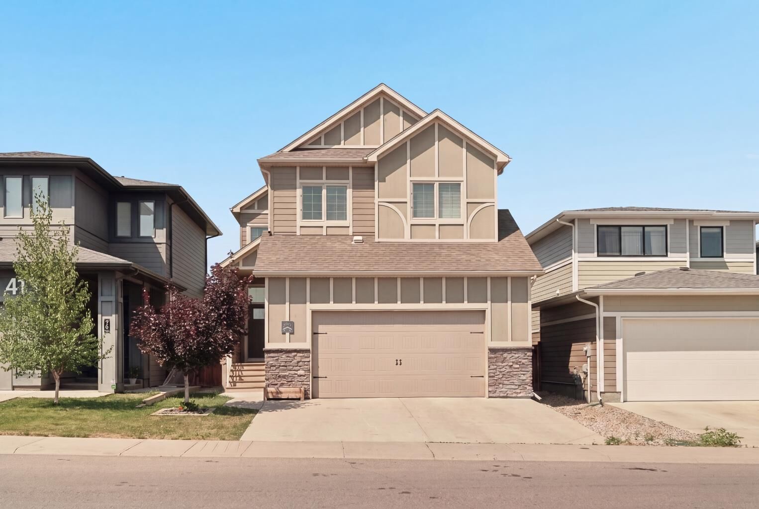 Property Photo: 409 Devonia Way W AB T1J 5J7