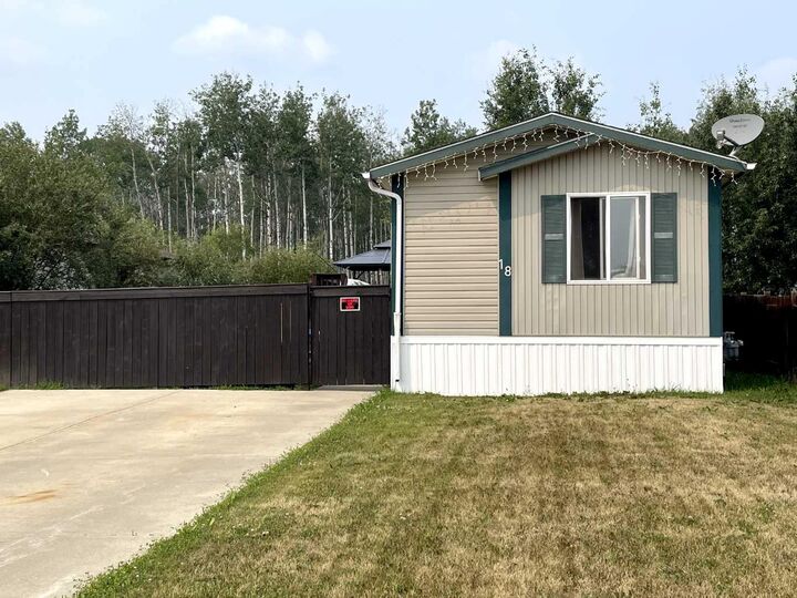 18 Dragonfly Crescent — photo 1