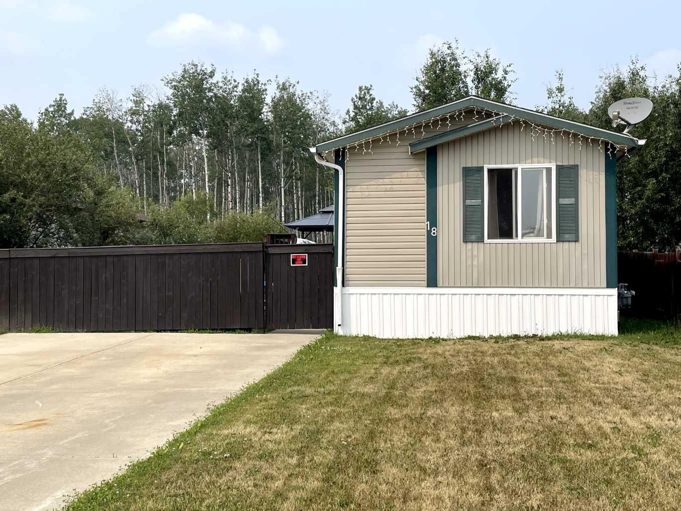 Property Photo: 18 Dragonfly Crescent AB T0H 1Z0