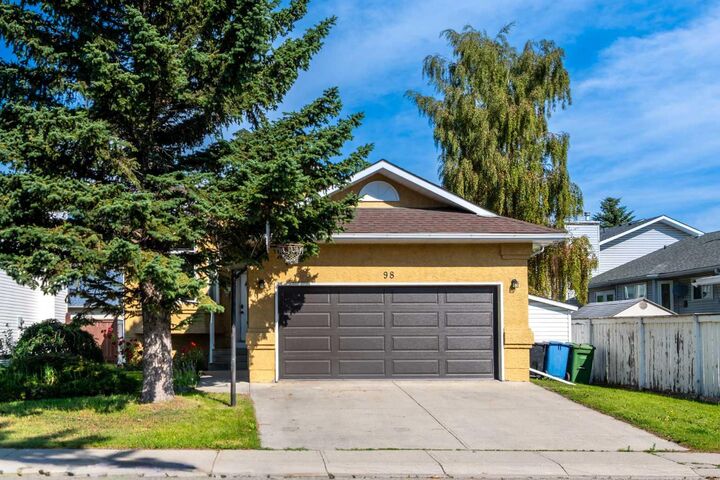 Property Photo: 98 Del Ray Road NE AB T1Y 6V6