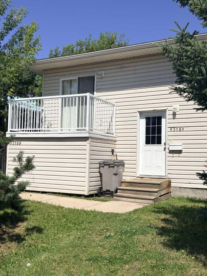 Property Photo: 9318 106 Avenue B AB T8V 1H7