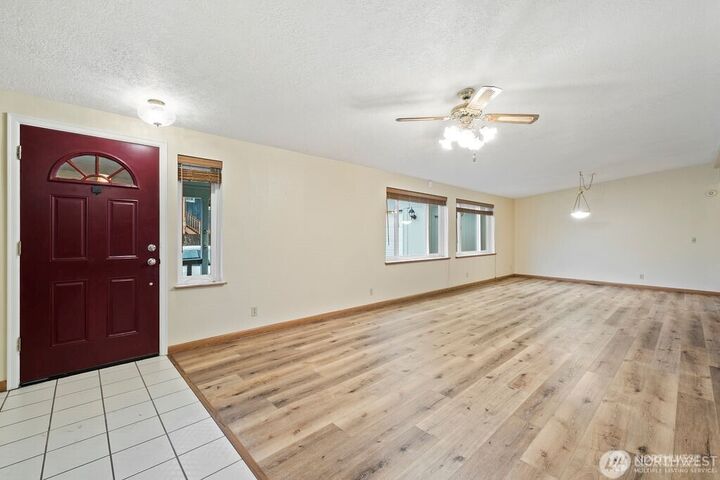 Property Photo: 1402 22nd Street NE 546 WA 98002