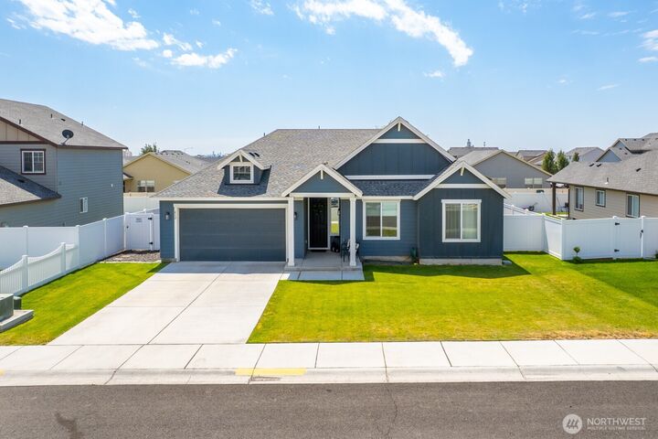 Property Photo: 412 NE L St WA 98848