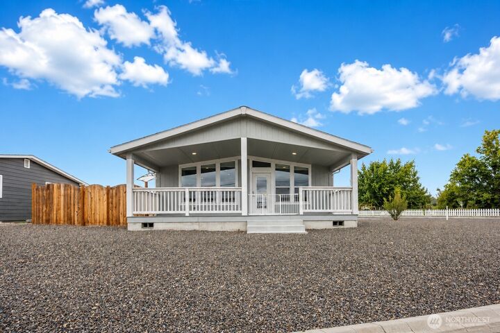 Property Photo: 906 S C Street WA 98837