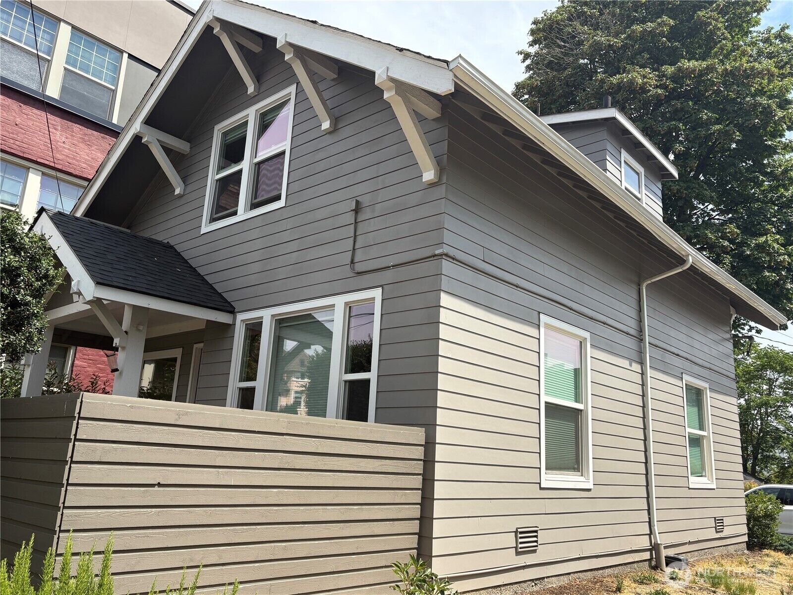 Property Photo: 1728 18th Avenue WA 98122