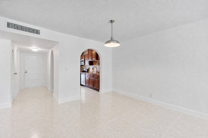 Property Photo:  6260 S Falls Cir Drive 110  FL 33319 