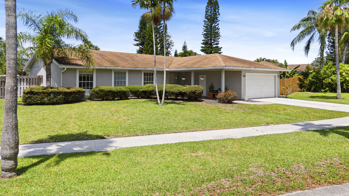 Property Photo: 4114 Bay Laurel Way FL 33487