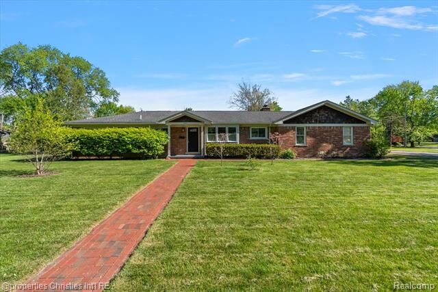 Property Photo: 2985 Summervale Lane MI 48301
