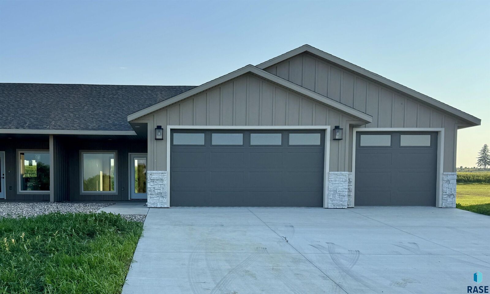 Property Photo:  601 Mill Pond Rd 1  IA 51246 