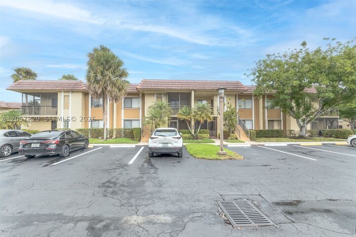 Property Photo:  325 Lakeview Dr 102  FL 33326 