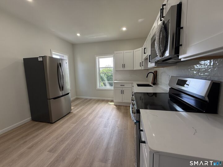 Property Photo:  5 Winter Street 3  CT 06120 