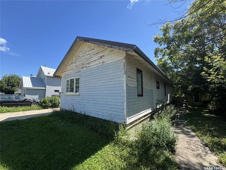 Property Photo: 106 5th Avenue E SK S0K 0M0