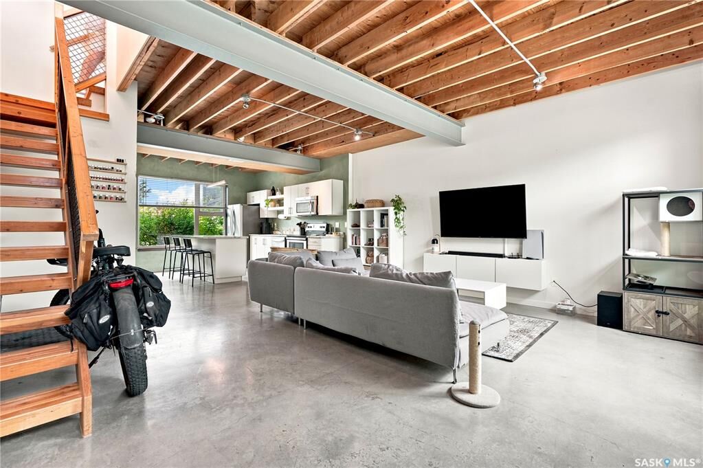 Property Photo: 319 D Avenue S SK S7M 1R2