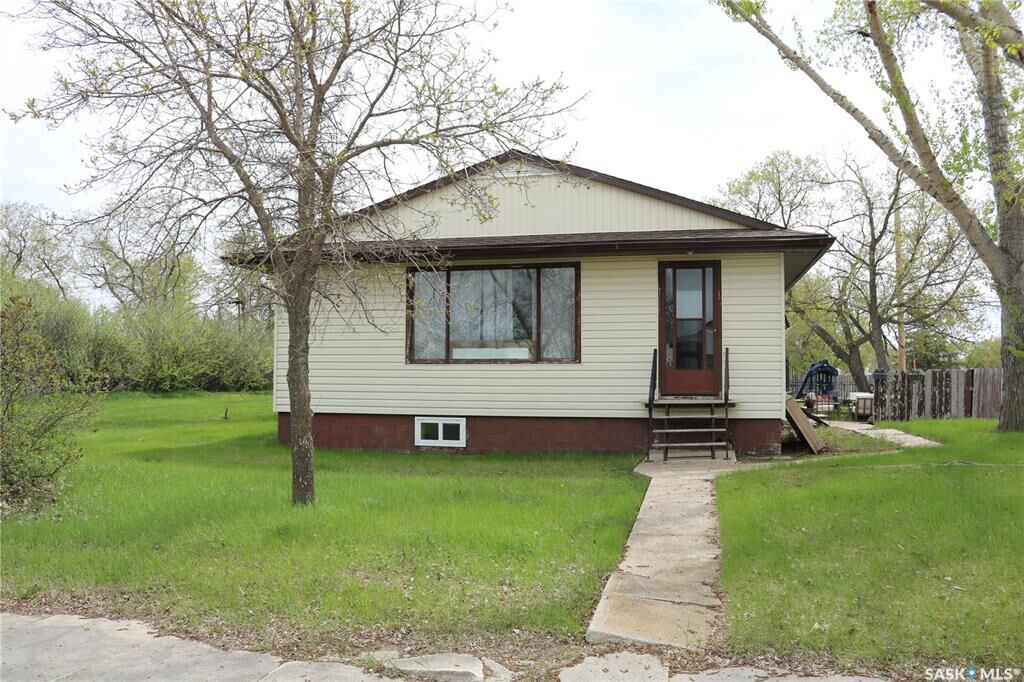 Property Photo: 202 Main Street SK S0K 4Y0